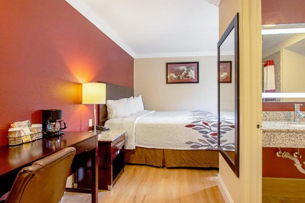 Red Roof Inn & Suites Monterey image 21