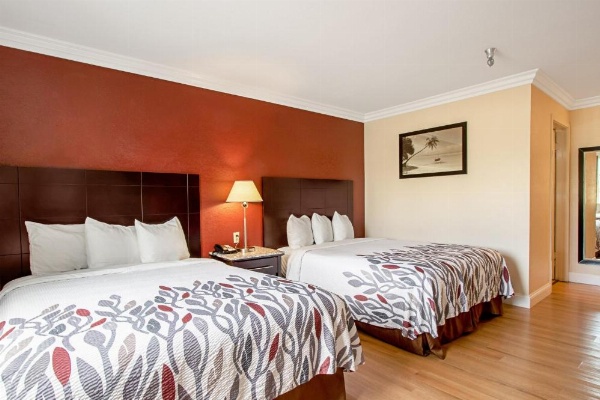 Red Roof Inn & Suites Monterey image 26
